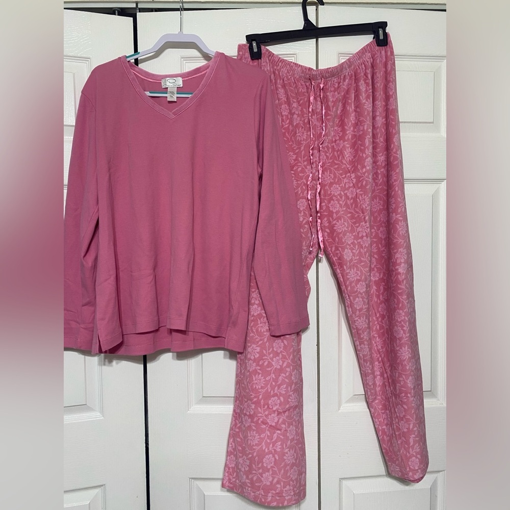 - Oscar de la Renta Pink V-Neck Top and Floral Pajama Pants Set size XXL